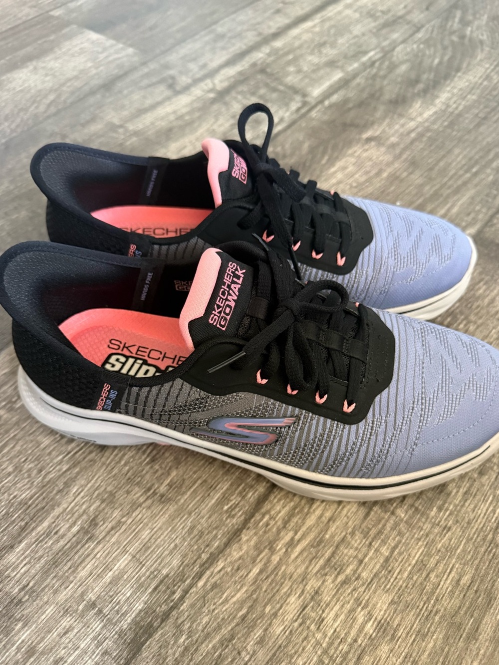 Woman’s Skechers Slip-Ins Go Walk size 9
